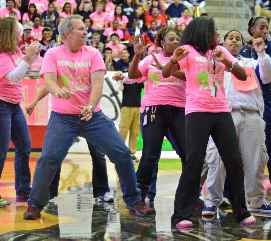 Photos%3A+Pink+Out+Pep+Rally