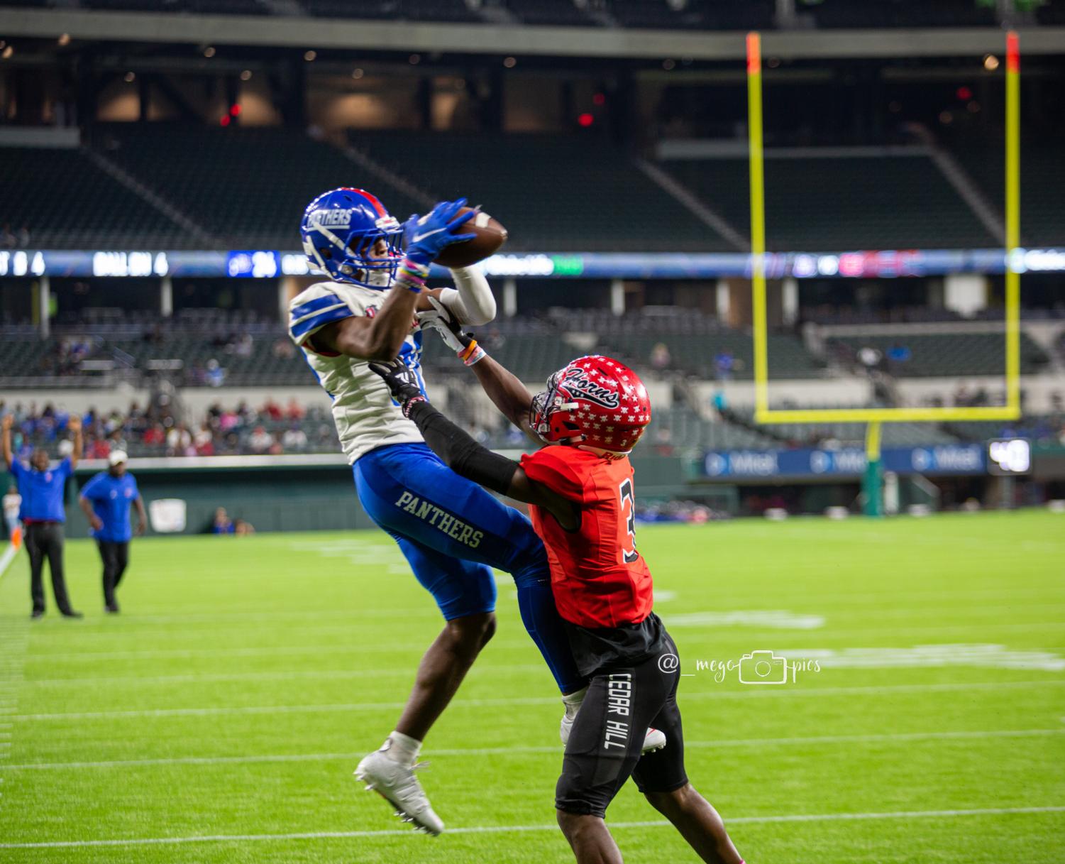 Dakorien Moore goes up to make the touchdown catch against Cedar Hill at Globe Life Park.