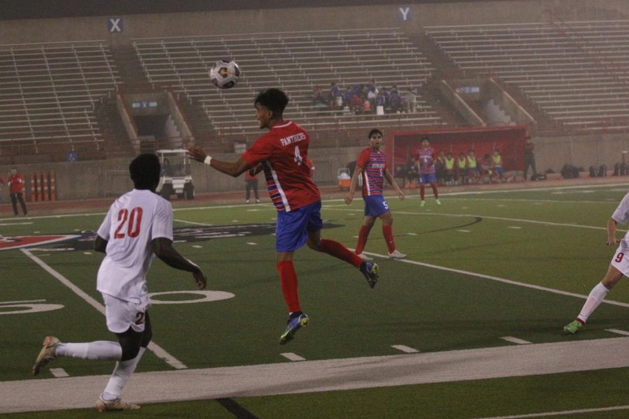 #4 Donovan Puente, doing a great job on keeping away the ball from Allen, on their first scrimmage. 